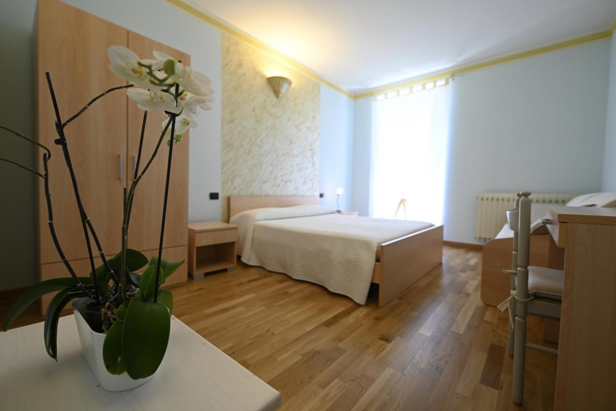 Residenza Villa Maria Roncola ภายนอก รูปภาพ