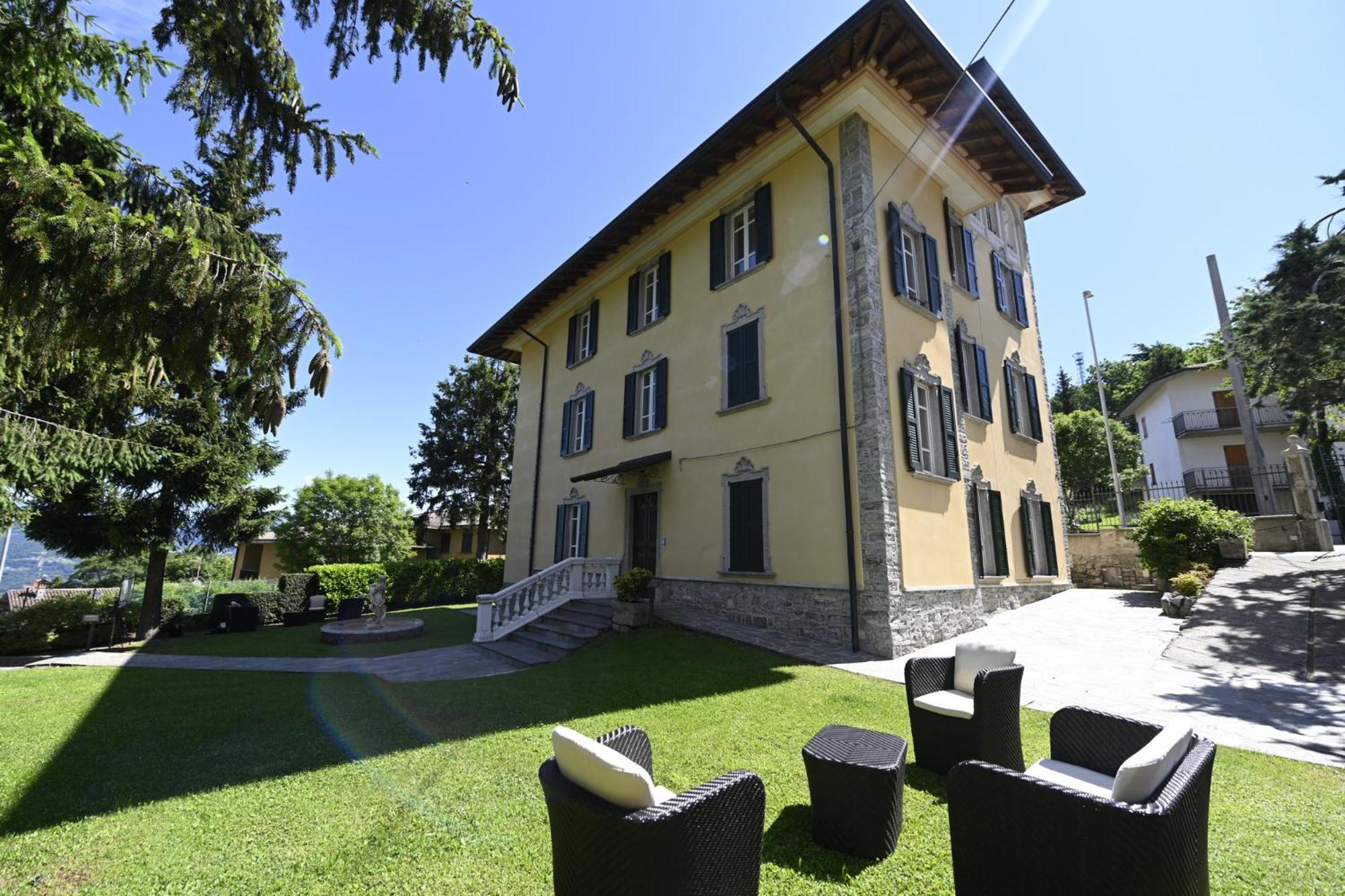 Residenza Villa Maria Roncola ภายนอก รูปภาพ