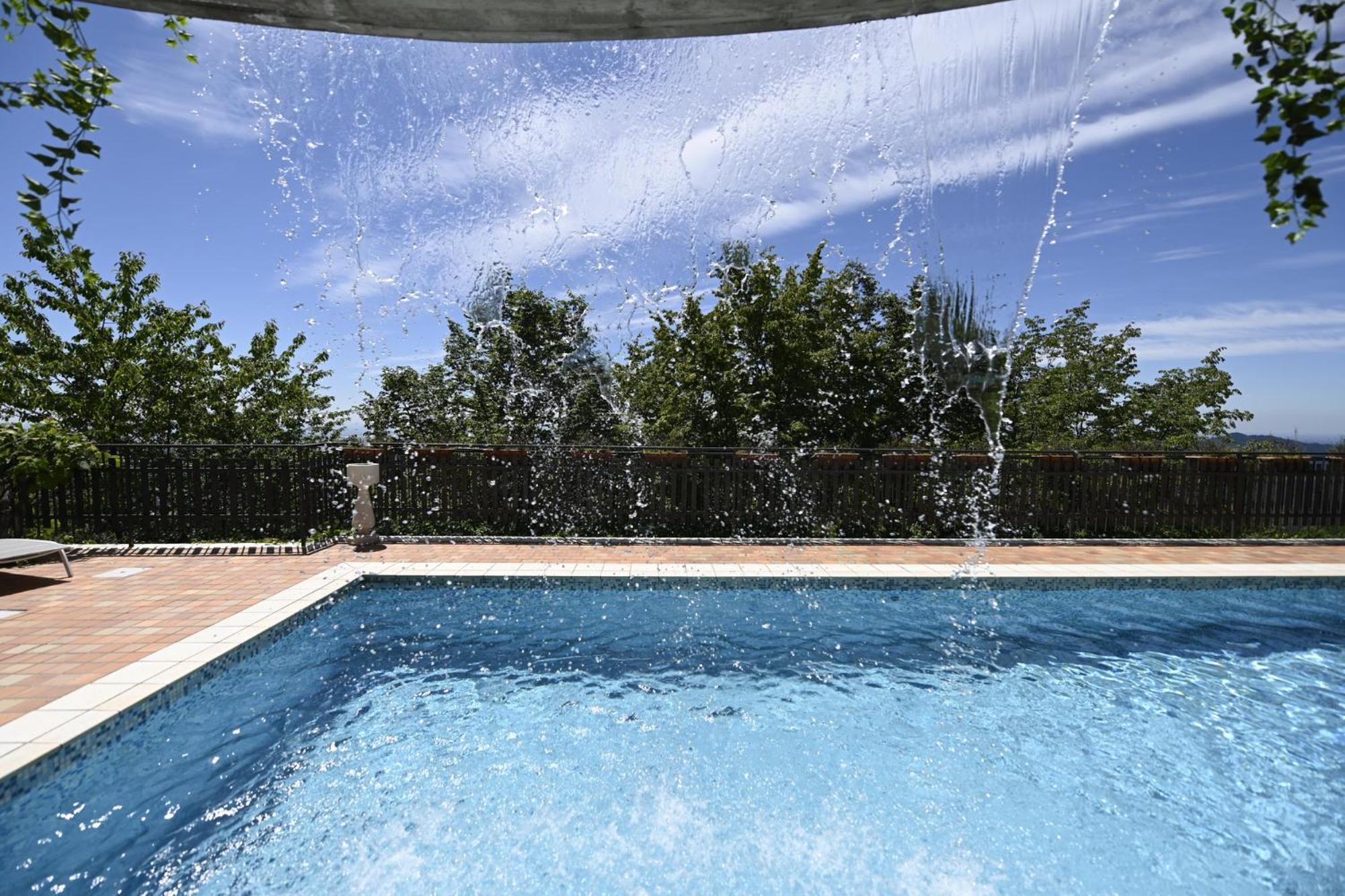 Residenza Villa Maria Roncola ภายนอก รูปภาพ